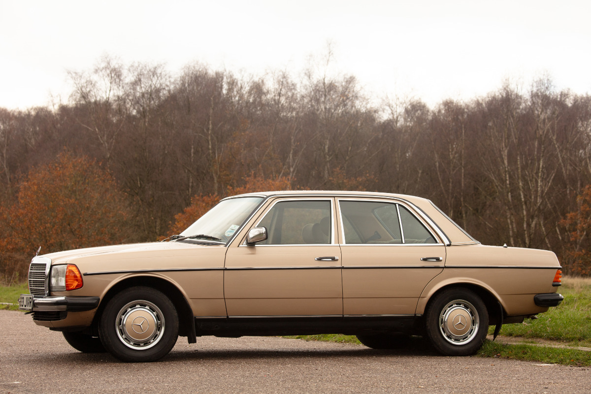 1983 Mercedes-Benz W123 Image 1